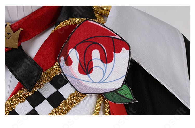 前胸部の装飾ディテール。紋章モチーフと配色、ステッチワークの再現度を強調。