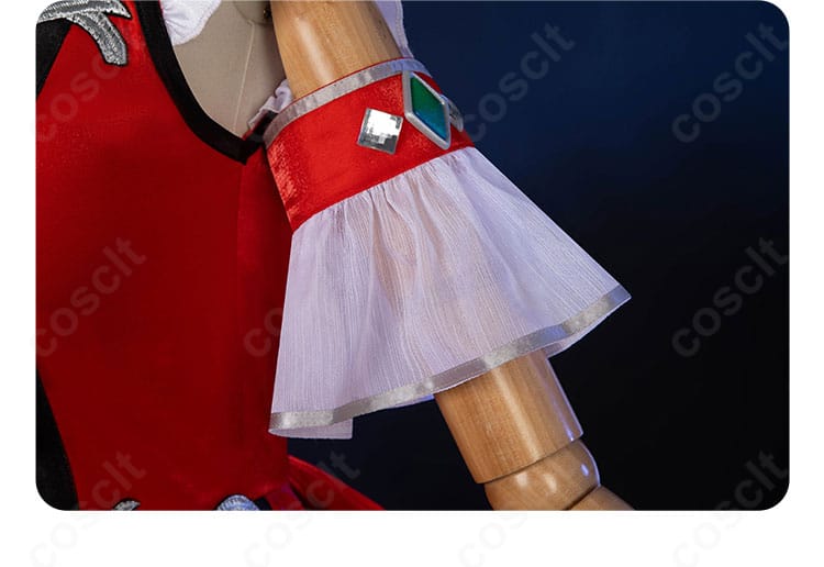 袖口の装飾とステッチワークに注目したディテール写真