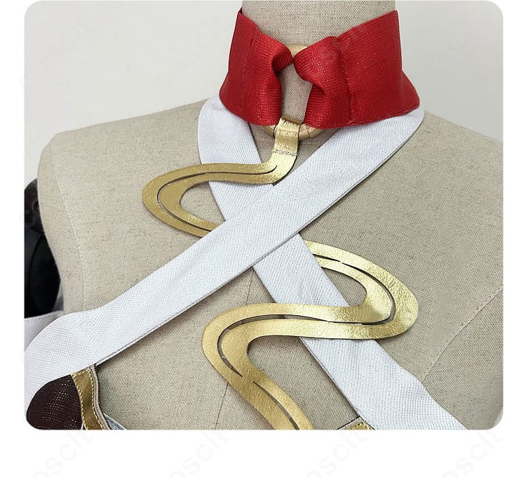 首元装飾のアップ。首飾りの形状と質感、取り付け位置が分かる霊砂衣装のディテール