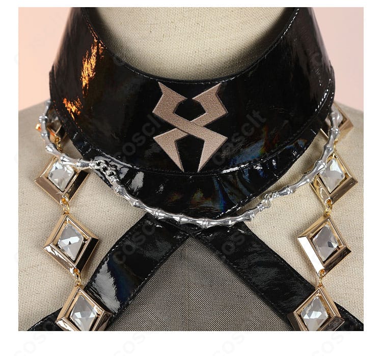 シロネン コスプレ衣装 襟元装飾のアップ。刺繍と装飾パーツが上品に映えます。