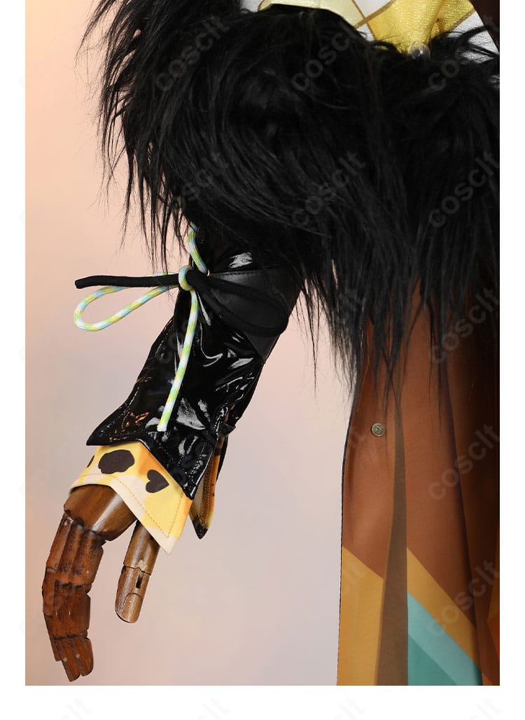 シロネン コスプレ衣装 右手の装飾。手首の華やかなアクセント。