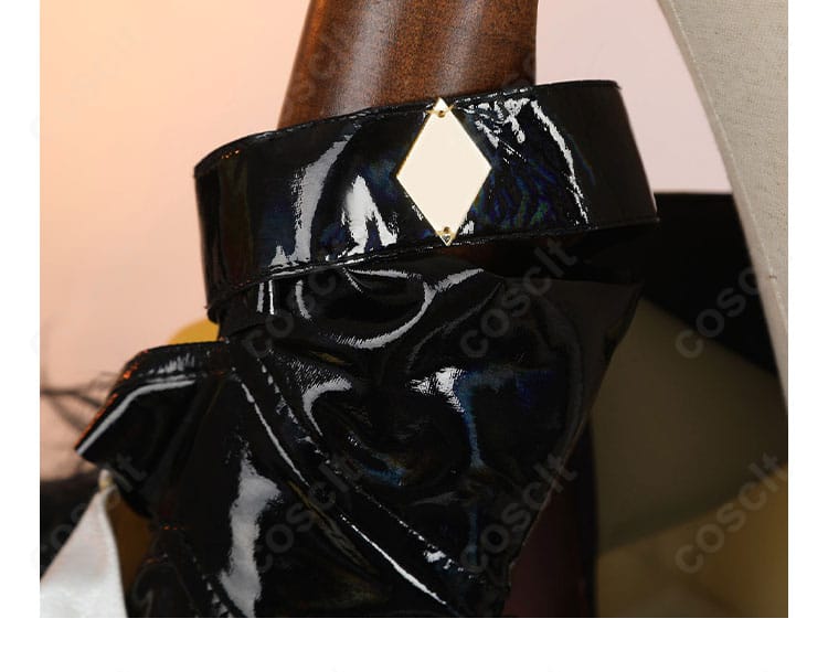 シロネン コスプレ衣装 袖パーツの装飾。縁取りと意匠の作り込みが特徴。