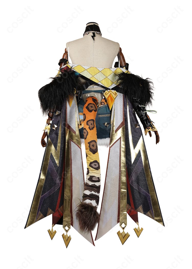 原神 シロネンのコスプレ衣装 背面図。外套のラインと背面装飾を確認できます。