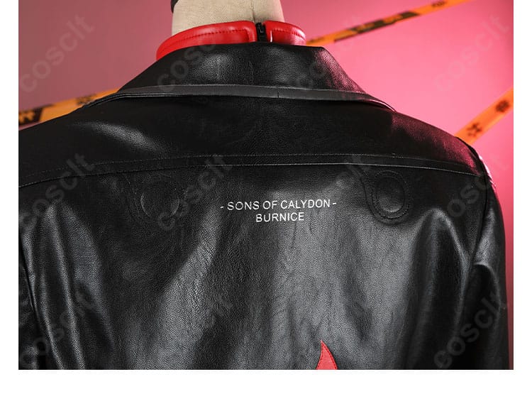 バーニス・ホワイト 衣装の背面装飾ディテールとコートの切替部