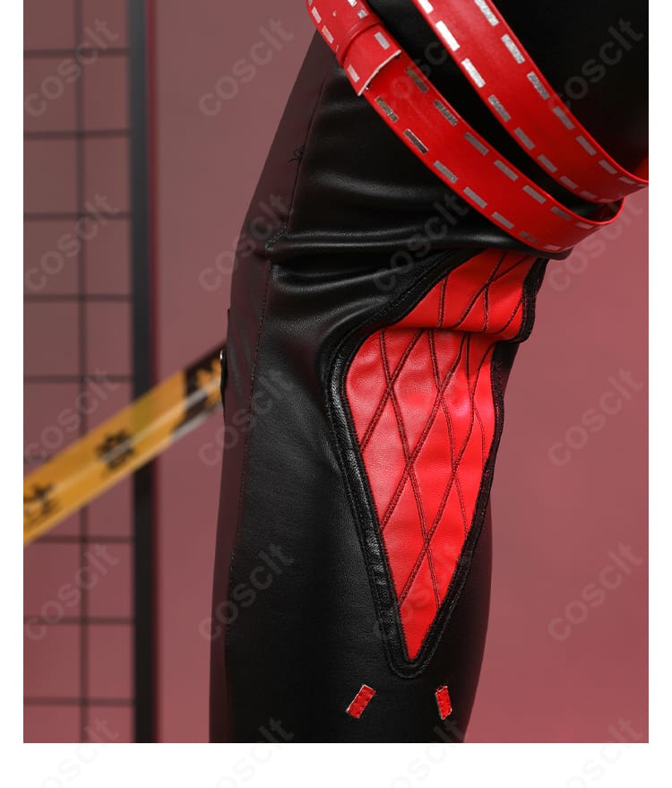 バーニス・ホワイト ブーツ背面装飾の意匠と配列の近接