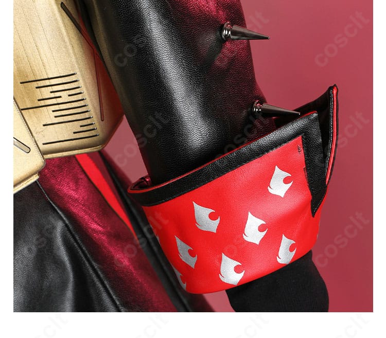 バーニス・ホワイト 袖口装飾のディテール。エッジの仕上げと配色