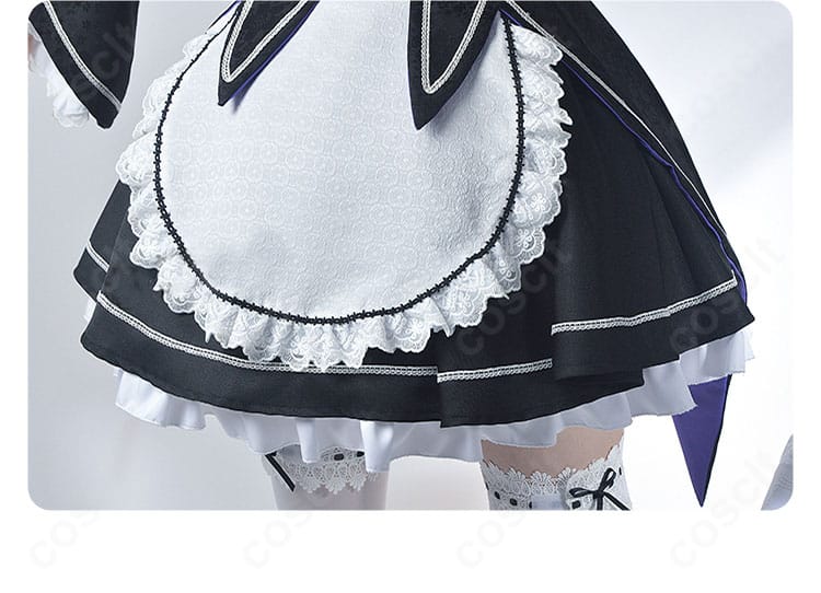 メイド服スカートのフリル層とヘムラインの縫製を見せる詳細写真