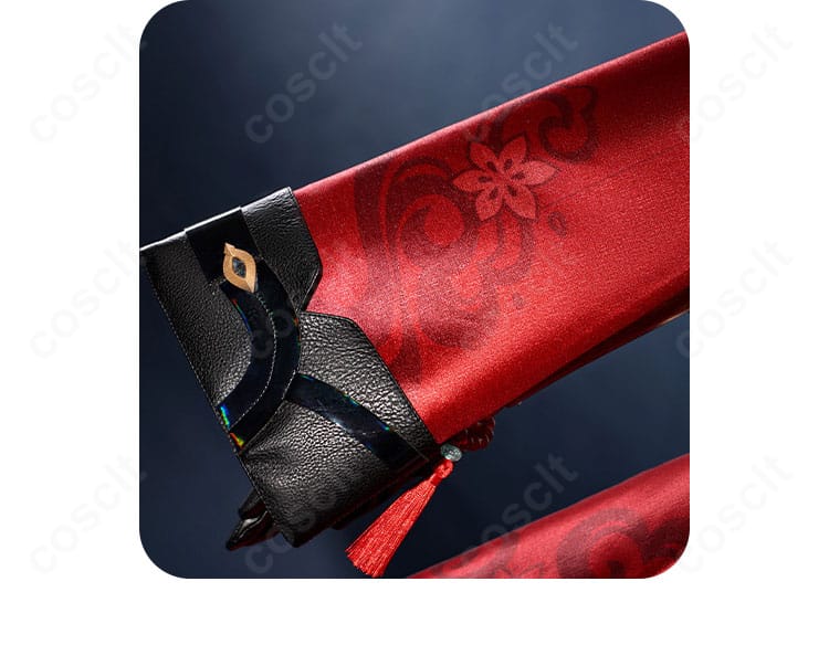 外套袖の装飾詳細。袖先の意匠、配色バランス、動きに映えるデザインを強調。