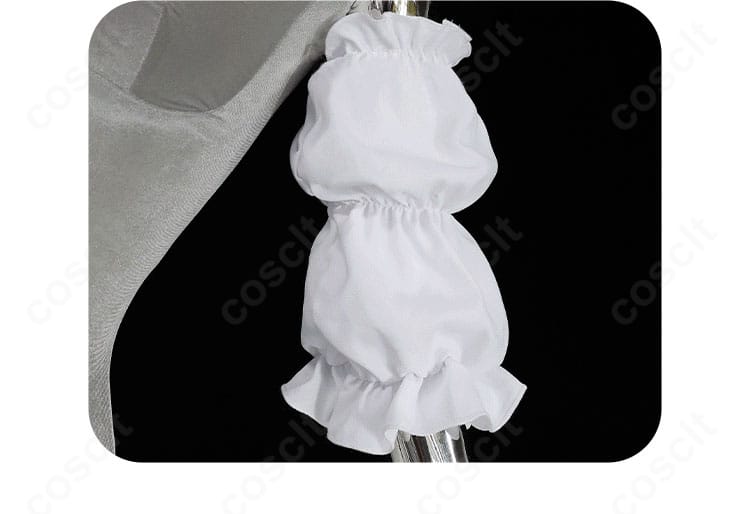 袖の刺繍とカフスデザインの接写。細かなステッチワークと色差しで高再現を実現。