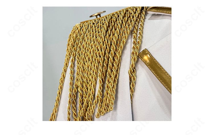 肩装飾のクローズアップ。エポレット風ディテールでキャラクター性を表現した天使ver.衣装。