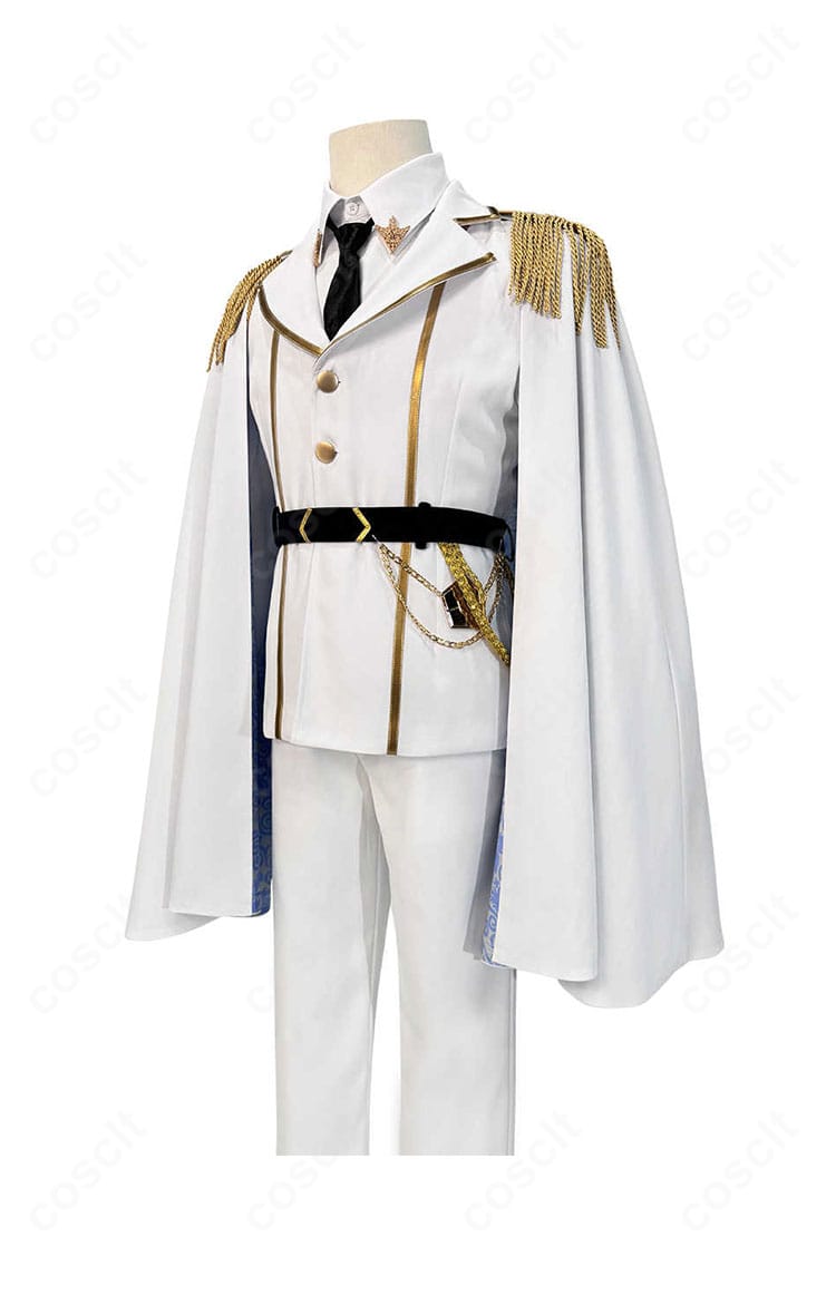 側面ディテール画像。サイドラインとマントの落ち感、縫製のステッチが分かるカット。