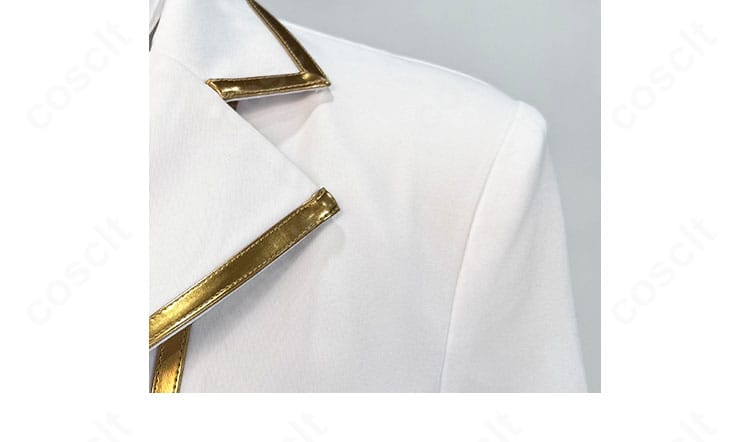 肩〜袖の装飾ディテール。袖口の切替と装飾ラインを確認できる画像。