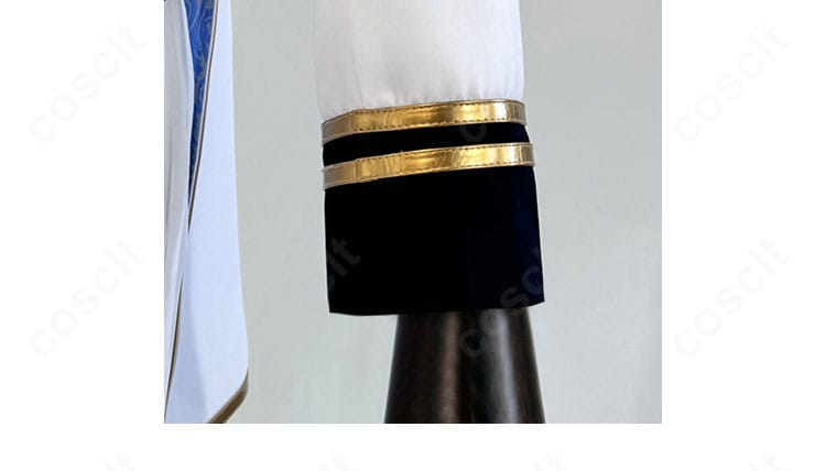 袖口の装飾ディテールとカフ部の形状を示す写真