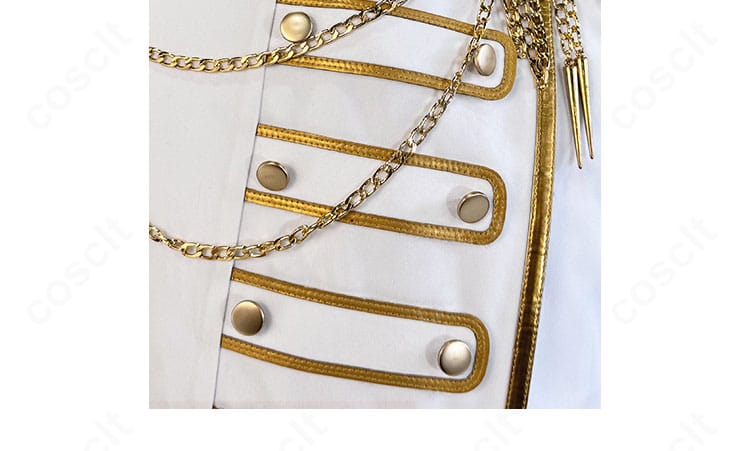 前立て(門襟)と留め具装飾の意匠を見せるディテール写真