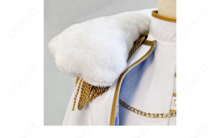 肩周りのディテールと装飾パーツの配置が分かる近接写真