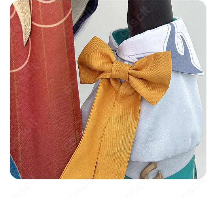 雲璃 コスプレの袖口装飾。袖飾りの縁取りと形状、落ち着いた配色を示しています。