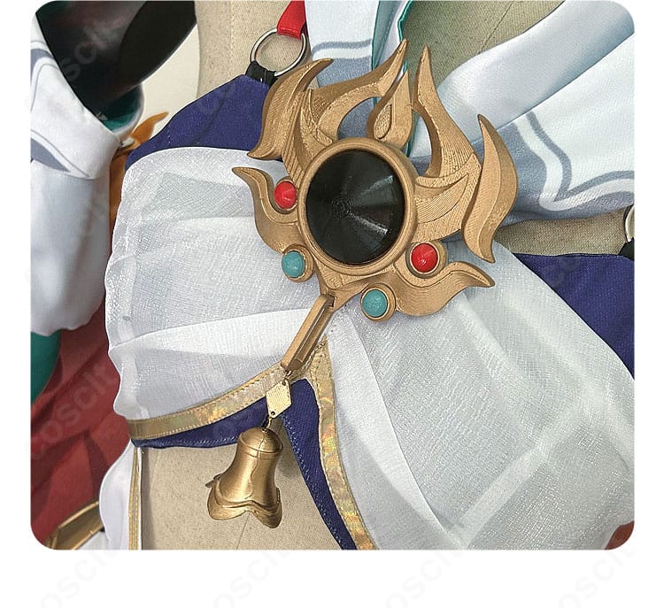 雲璃 コスプレの前胸装飾ディテール。胸元パーツの造形と配色コントラストが確認できます。