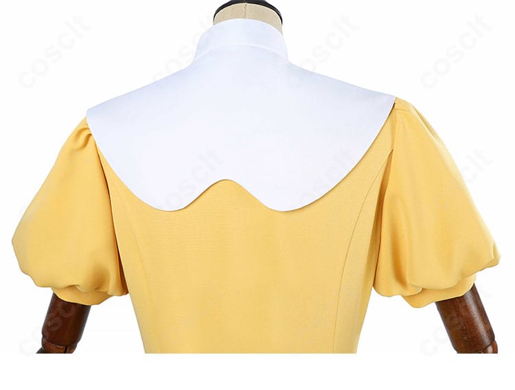 大道寺知世の私服コスプレ衣装・背中の披肩装飾ディテール。端処理と曲線の美しさを示す。