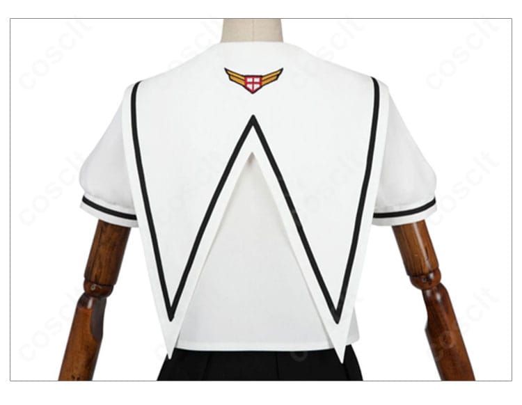 背面ディテール。背中のラインや裾の落ち感、フィット感が分かる木之本桜 夏服コスプレの後ろ姿。