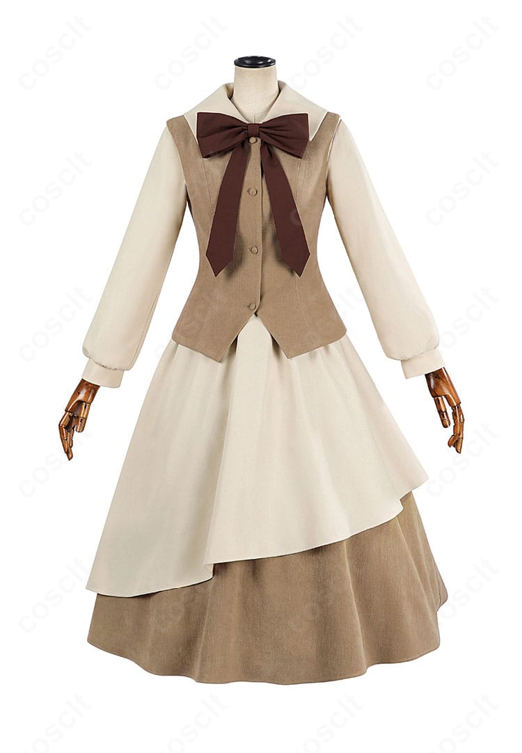 大道寺知世 秋冬私服コスプレの正面全体。ベスト×ワンピースのシルエットと落ち着いた色味が確認できる。