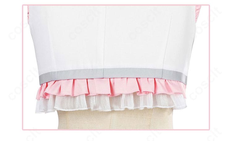 チアガール衣装の背面ヨークと装飾ステッチの詳細