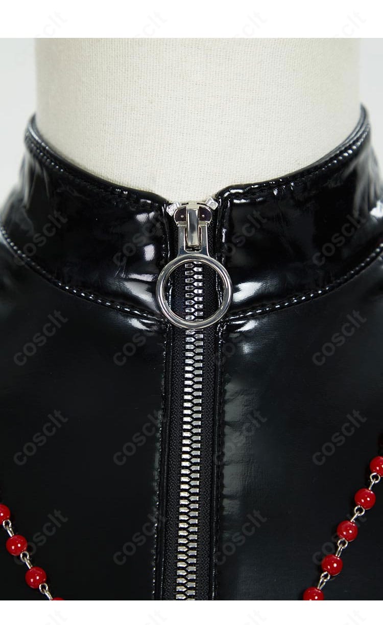 メロ衣装の襟元ディテール。エッジの効いた装飾と精緻な縫製で作中イメージを再現。