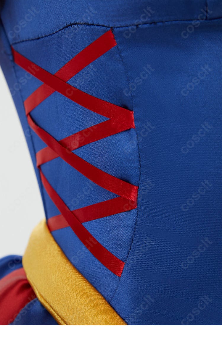 ポムニ衣装の腰部分ディテール。装飾パーツの配置と質感を示す接写