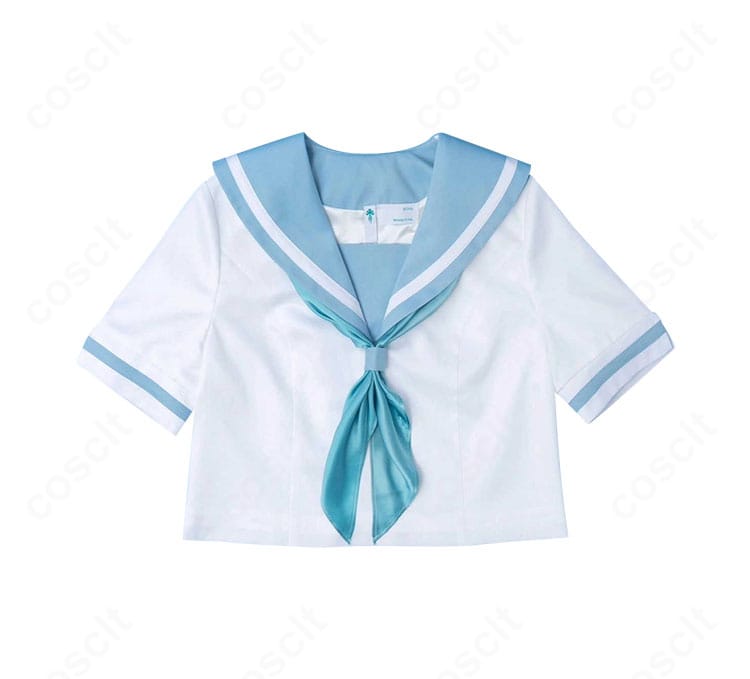 夏制服トップスの装飾ディテール。襟のライン、スカーフ結び、刺繍やパーツ配置まで精密に仕上げた近接写真。