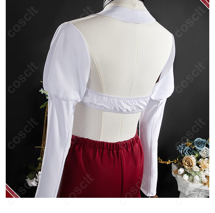 背面装飾のアップ。背中側の装飾配置と縫製仕上げを撮影。