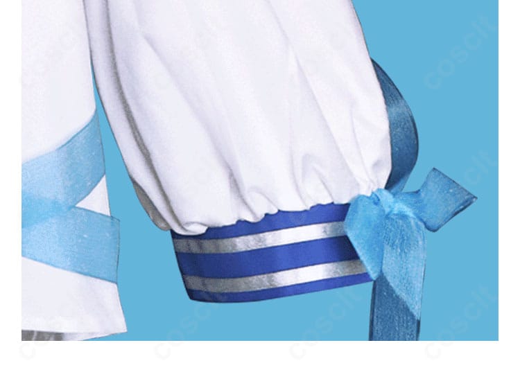 袖口ディテール。カフの縫製と装飾ラインが整った仕上がり。