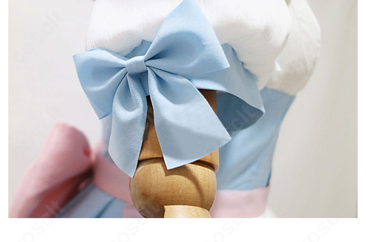 袖口の装飾詳細。レムのメイド服特有のフリルカフスと縁の仕上げが見える接写画像。