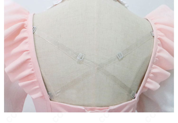 ラム衣装上衣背面の肩帯ディテール。精巧な縫製とパーツの取り回しが分かる