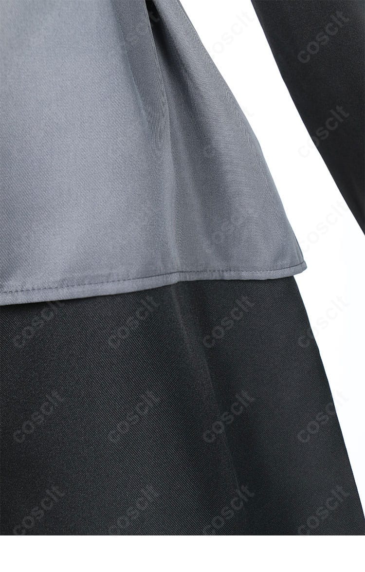 衣装裾の縁取りとドレープ。動きに合わせて美しく流れるラインを確認できる。