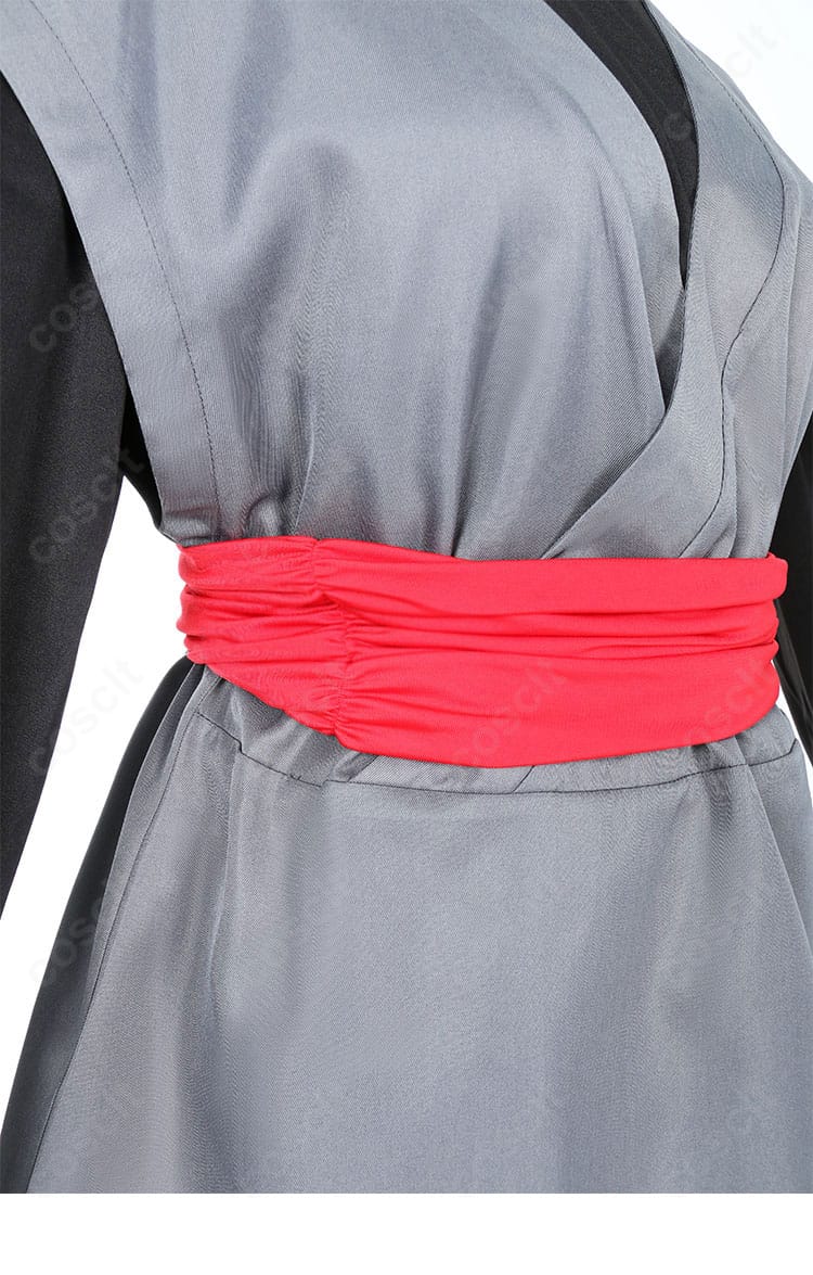 サイドの装飾と縫い合わせ部のディテール。生地の発色と直線的なラインが強調される。