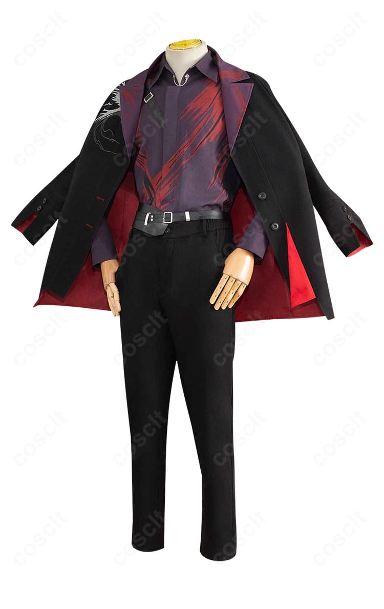 シン コスプレ衣装の側面。コートのハリ感、肩〜裾のライン、腰周りのフィット感など立体的なシルエットを強調。