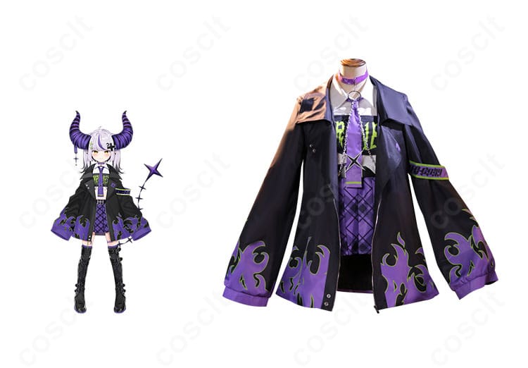 ラプラス・ダークネスの2024新衣装コスプレを着用した正面キャラクター合成イメージ。角と尻尾、ロングコートのシルエットを強調。