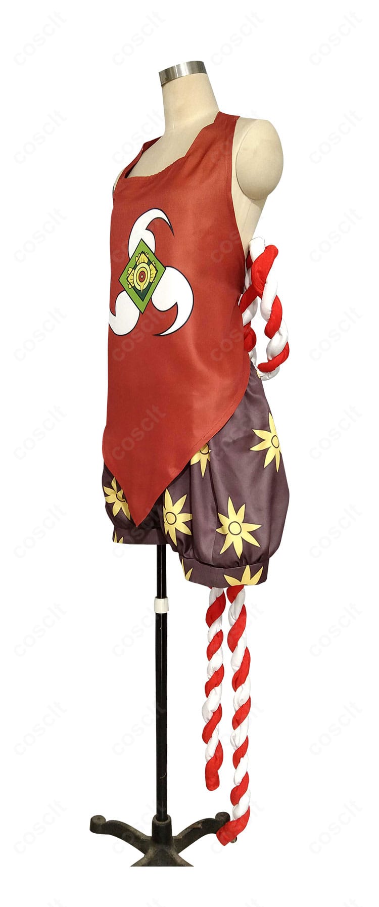 戦桃丸 コスプレ衣装の側面。ショートパンツの可動域と紐飾りの収まり、シルエットを確認できる画像