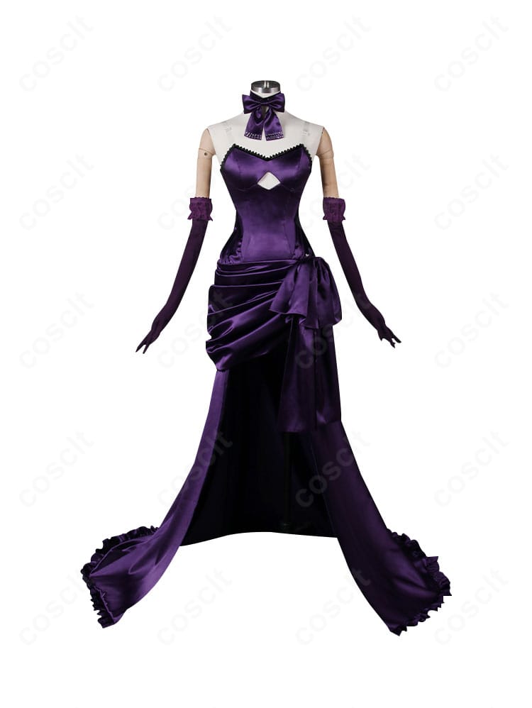 花模様刺繍と徽章など装飾細部のクローズアップ。素材の質感と縫製の精密さが分かるディテール写真。