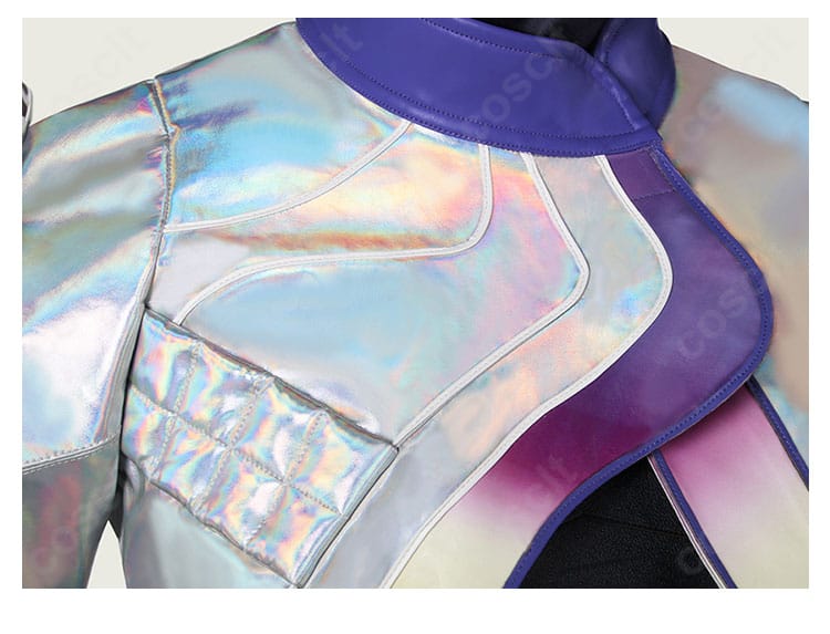 ヴァイパー衣装の襟元装飾ディテール。胸当てとのレイヤー感とアクセントカラーの再現を示す接写。