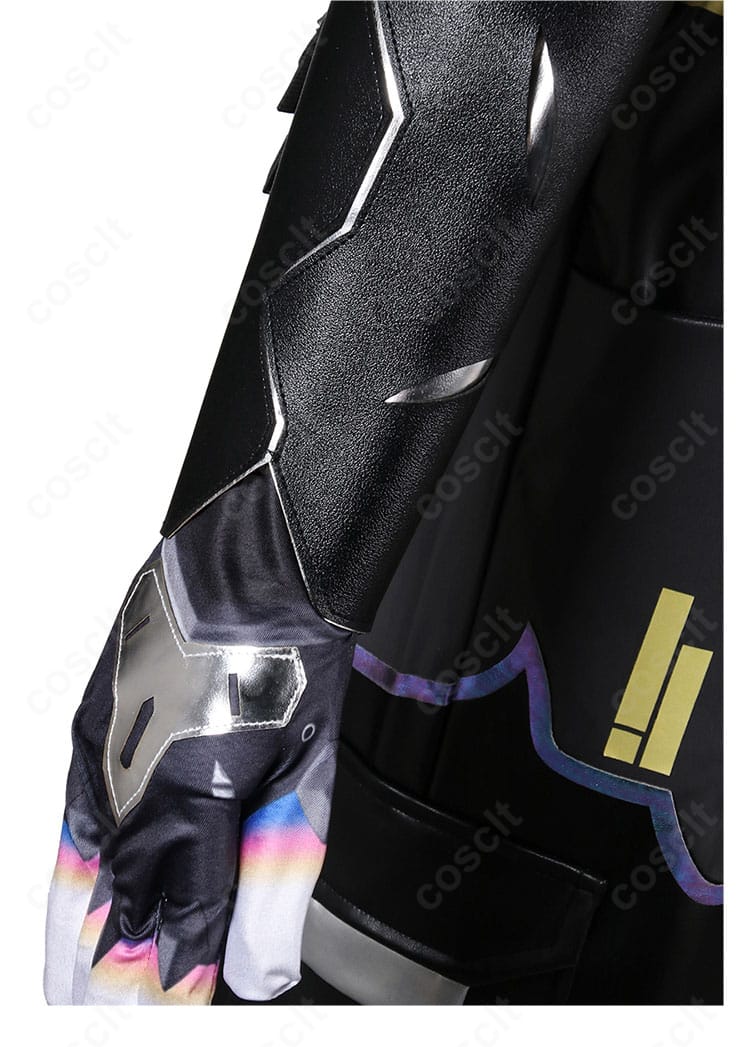 ヴァイパー衣装の左手装飾ディテール。ベルト留めとライン配色の再現を示すアップ。