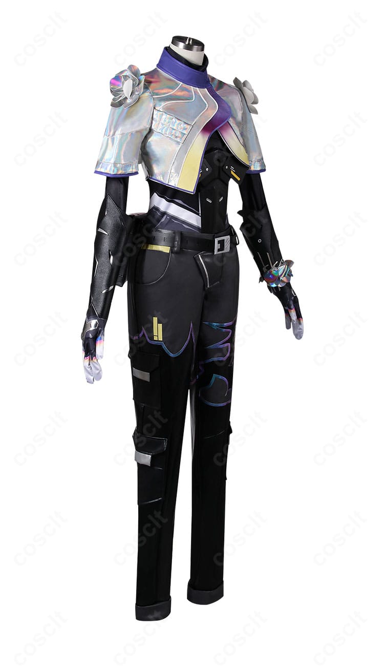 ヴァイパー コスチュームの全身コーディネート。コート、ズボン、手甲、ポーチを含むトータルのシルエットがわかる画像。