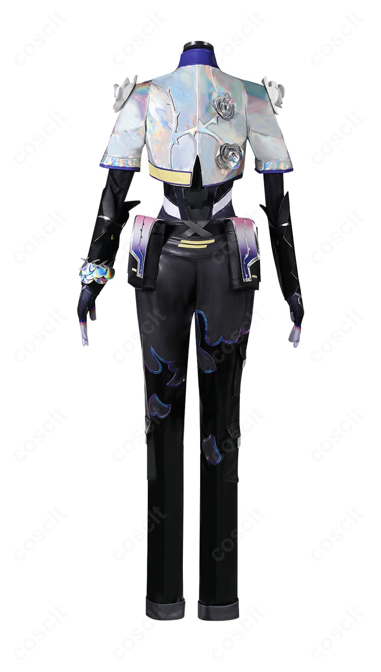 ヴァイパー衣装の背面デザイン。バックの切替ラインとベルト配置、ポーチ位置を確認できる角度。