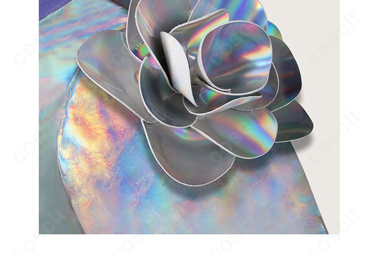 ヴァイパー衣装の肩部モチーフと花柄風パネル装飾のアップ。質感と立体感が伝わる画像。