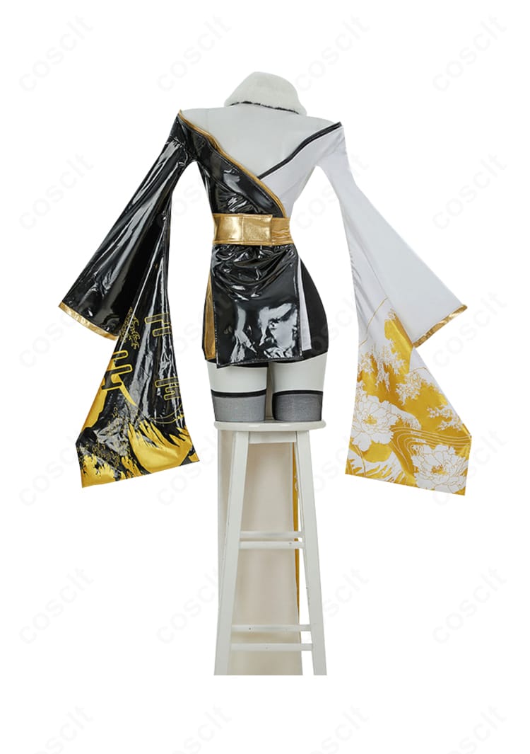 ノワール ブラックラビット衣装の背面。コルセット背面の留め具位置と裾の落ち感を示す。