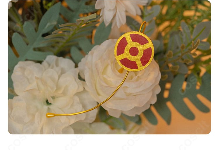 耳飾りのアップ。伏見弓弦の特徴的アクセサリー形状を再現したパーツディテール。