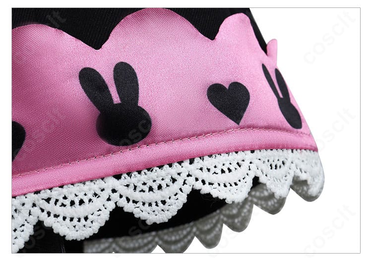 パンツ裾のレース装飾。花柄レースのパターンと縫い付けの丁寧さが分かる接写。