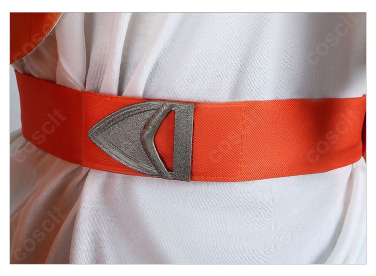 ジジ・ムリン 腰帯装飾ディテール。ベルトのテクスチャとバックル、取り付け位置の説明的カット。