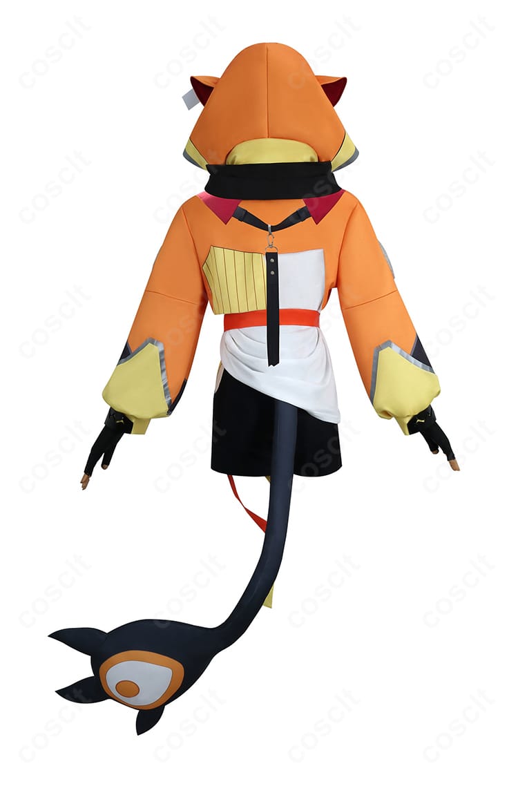 ジジ・ムリン コスプレ衣装 背面。背中の切り替えと裾の落ち感、尻尾の位置関係を示す。