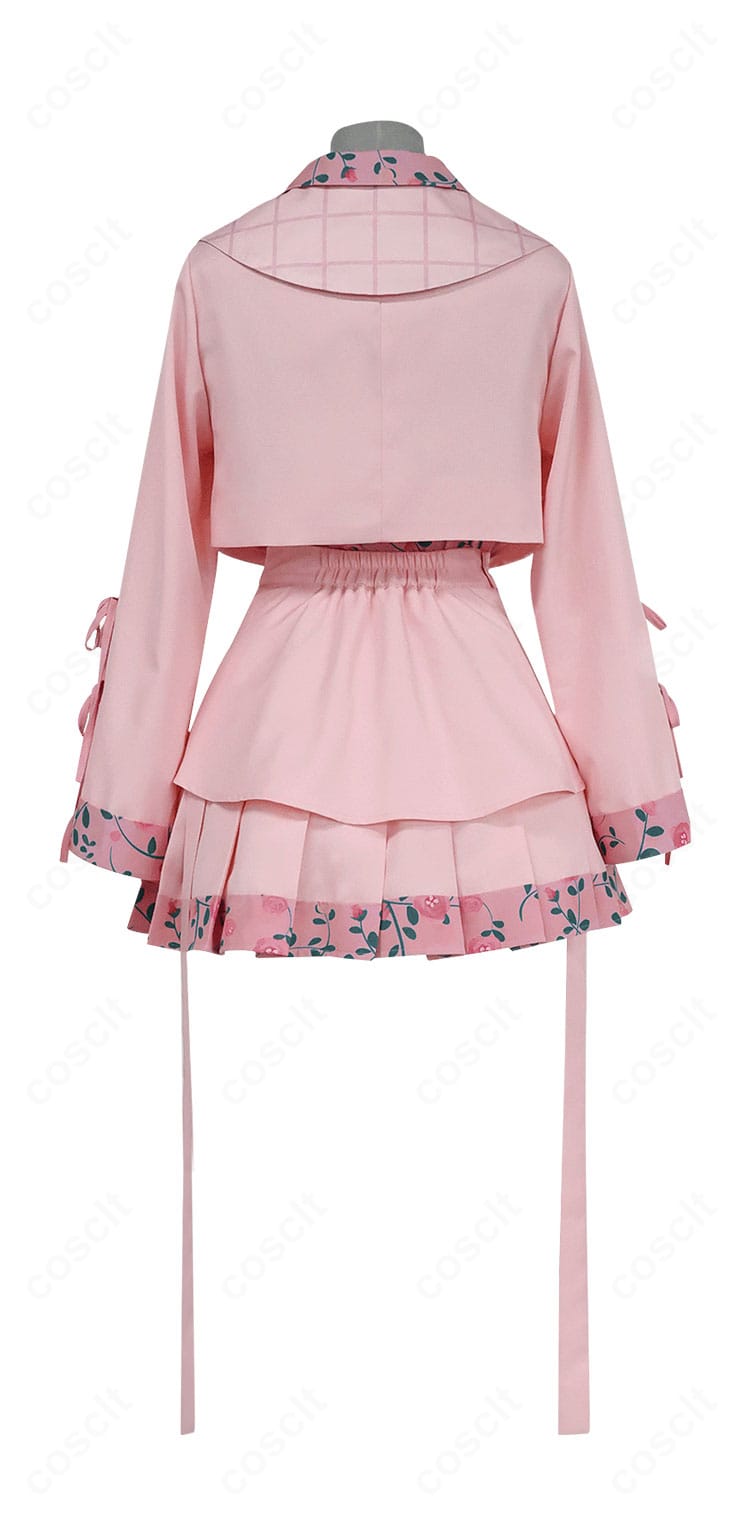 プロジェクトセカイ 小豆沢こはね 4th感謝祭コスプレ衣装の背面。コートのラインとスカートのシルエットを忠実に再現。