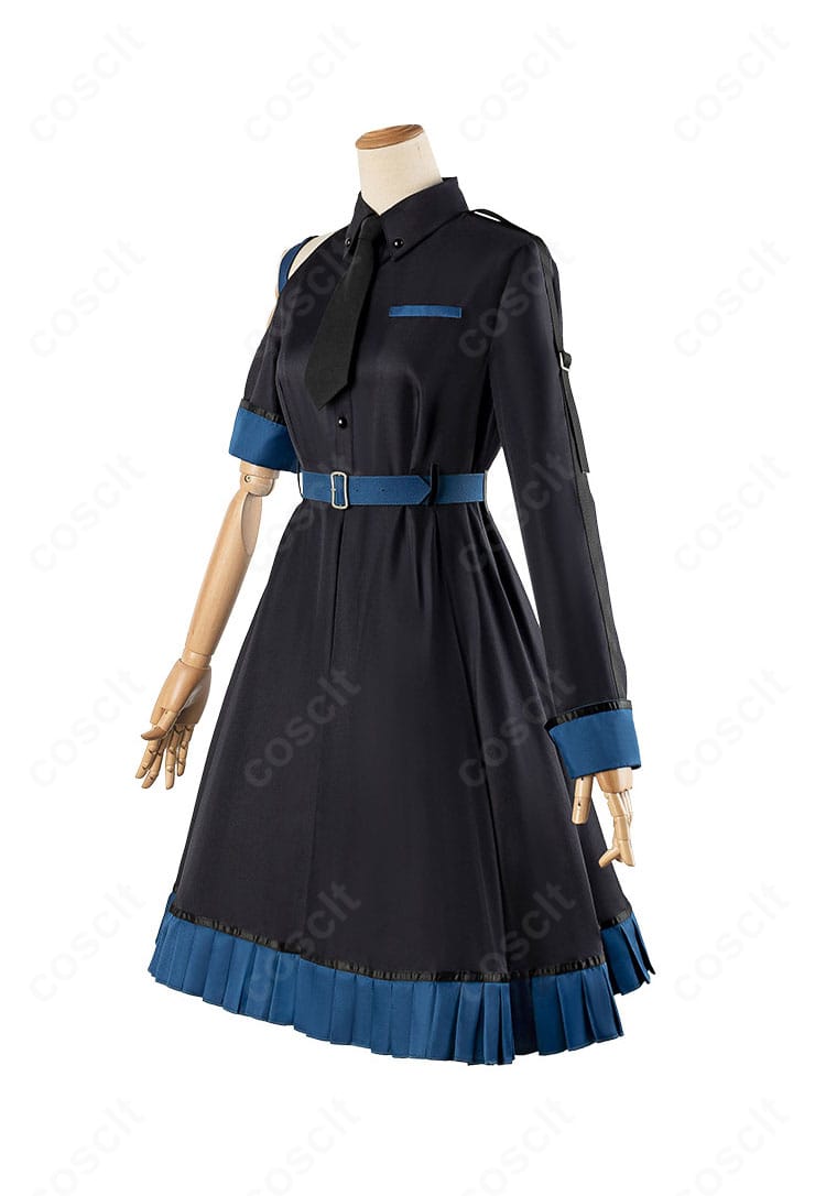 学園アイドルマスター 白線コスプレ衣装の側面画像。ウエストラインとスカートのフレア、フィット感を確認できます。